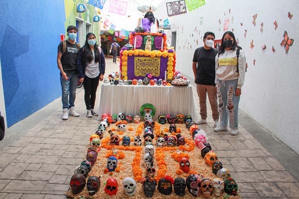 Comunidad de la UAEH celebra el Día de Muertos 3